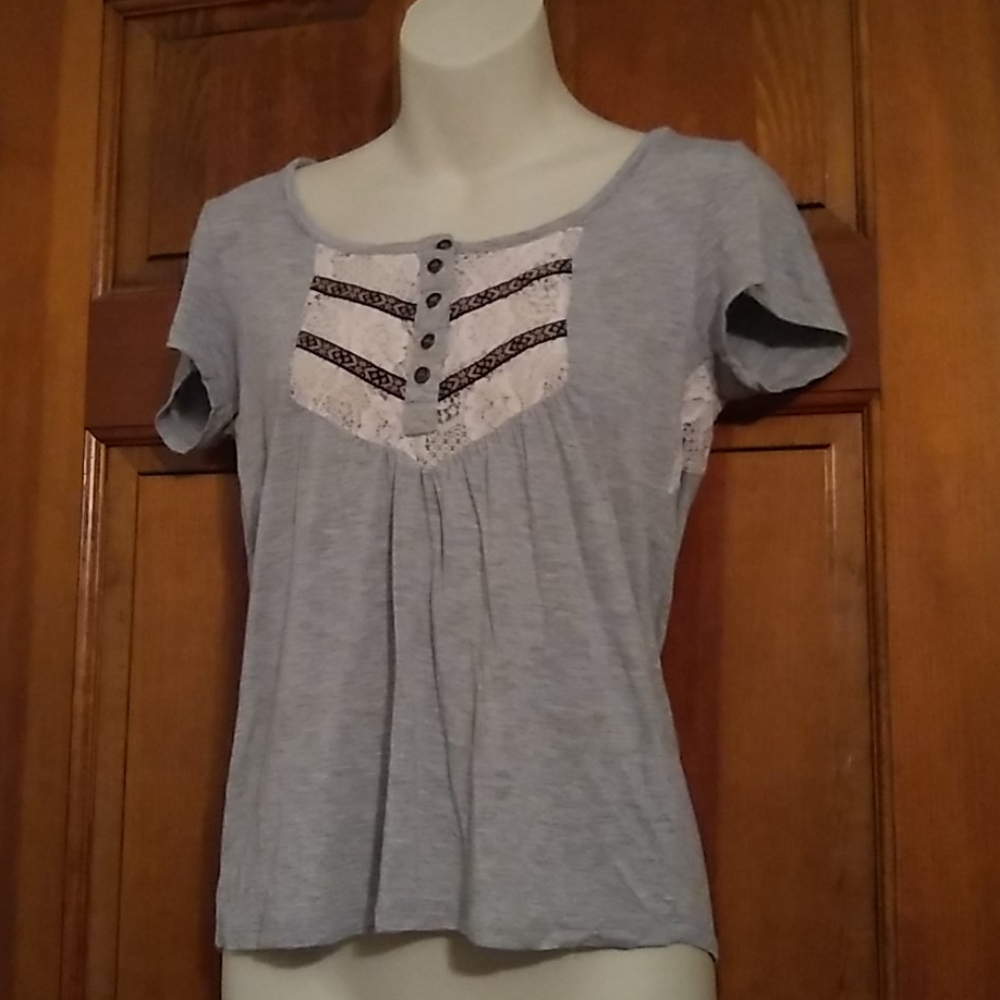 Taylor & Sage gray lace trim tee from Buckle
